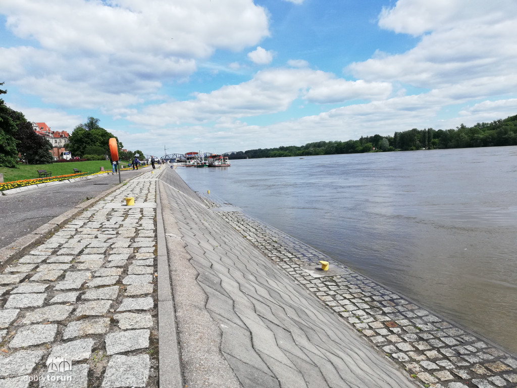 Wzrósł poziom wody w Wiśle w Toruniu