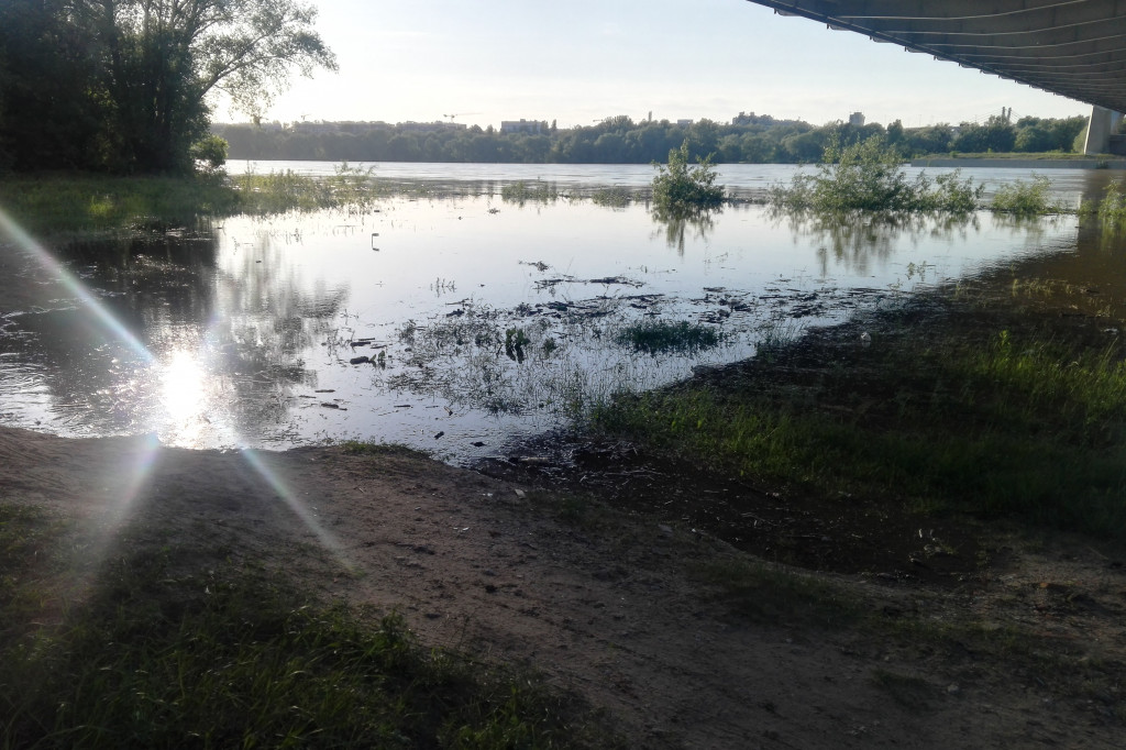 Fala wezbraniowa na Rudaku i przy moście