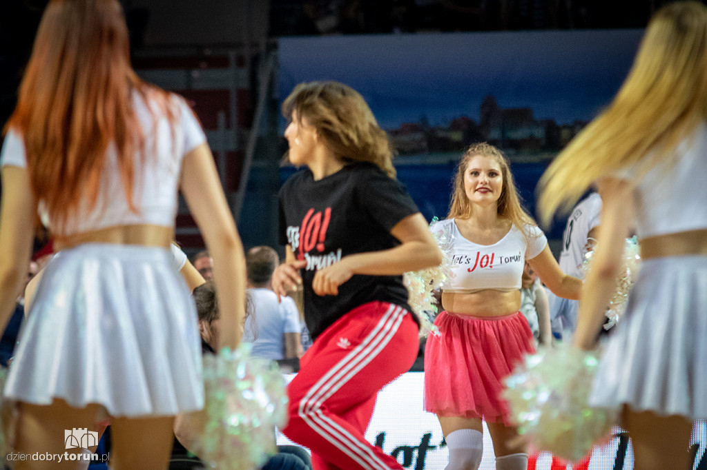 Cheerleaderki PCT na piątkowym meczu