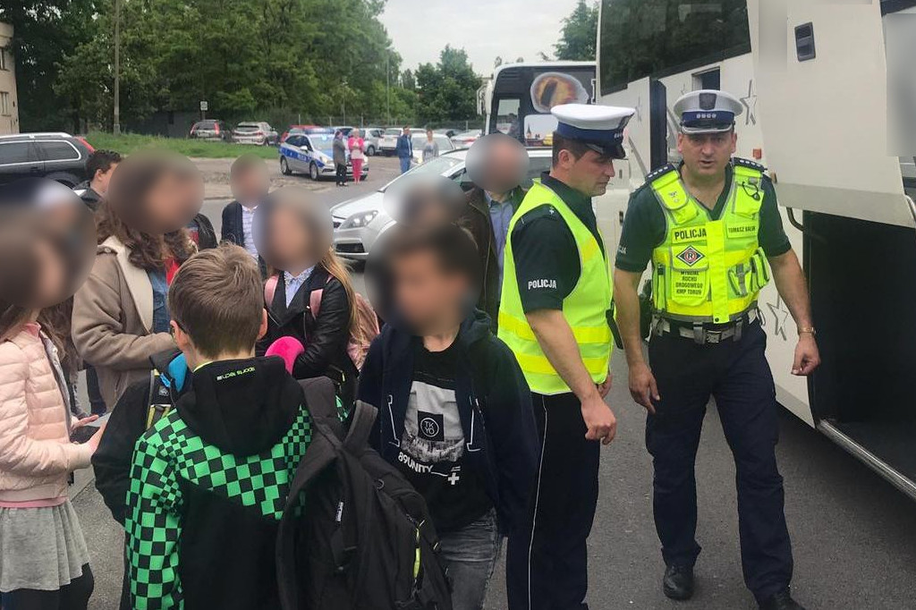 Policja skontrolowała autokar z dziećmi