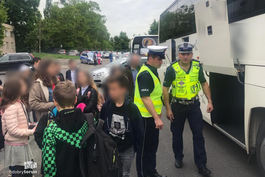 Policja skontrolowała autokar z dziećmi