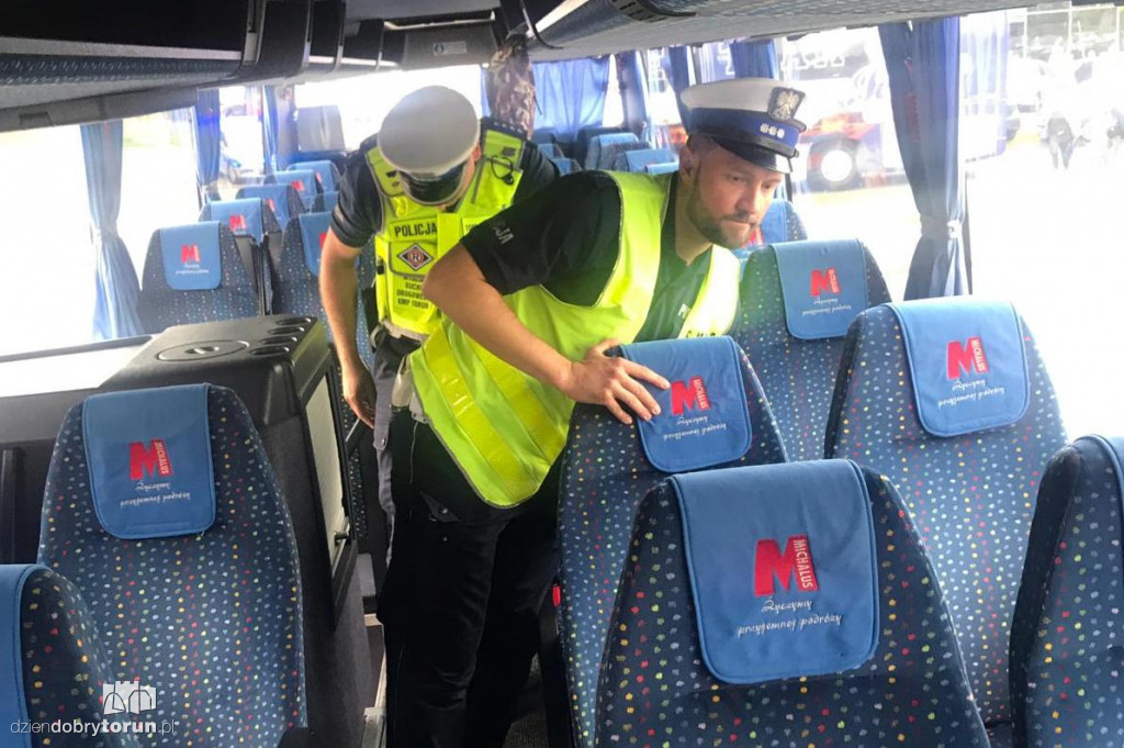Policja skontrolowała autokar z dziećmi