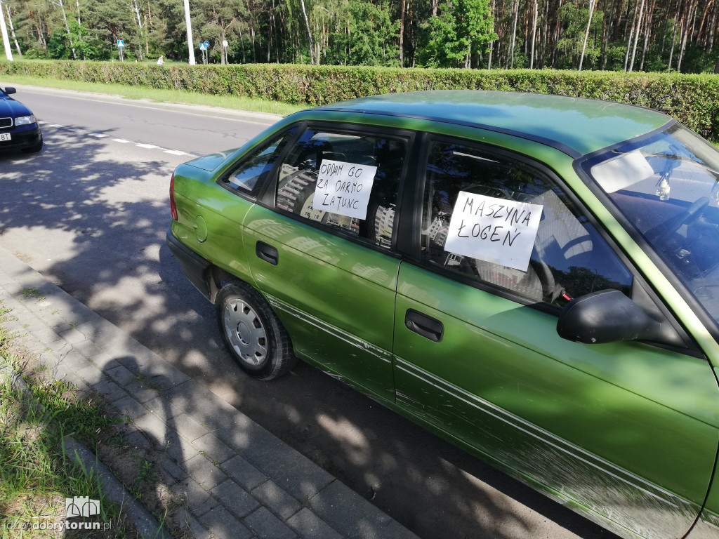 'Przyozdobiony' samochód na Skarpie