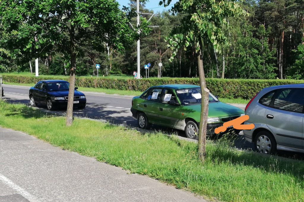 'Przyozdobiony' samochód na Skarpie