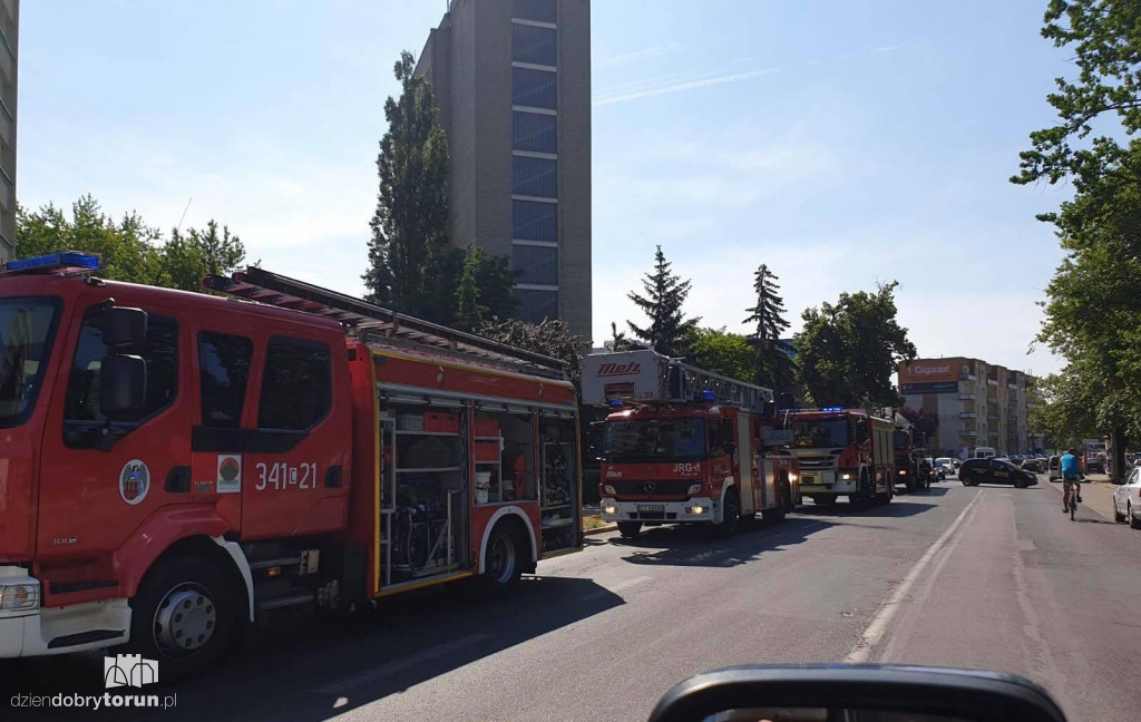 Ćwiczenia strażaków w budynku NFZ