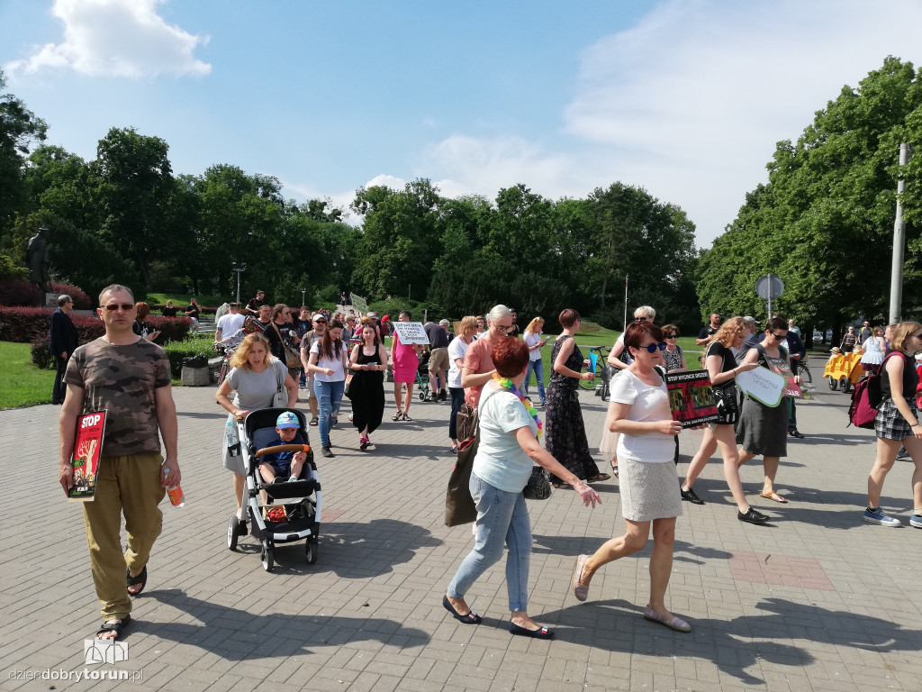 Protest przeciwko wycince drzew na Alei Jana Pawła II