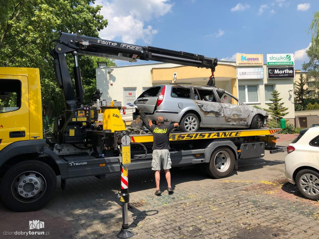 Pożar samochodu na jednym z osiedli