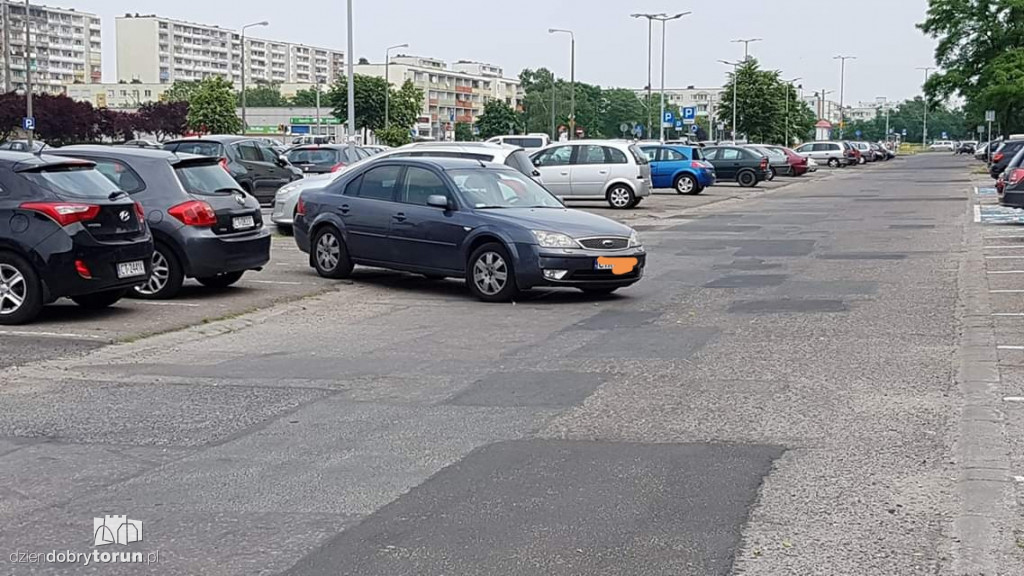 Jak zaparkował ten kierowca?