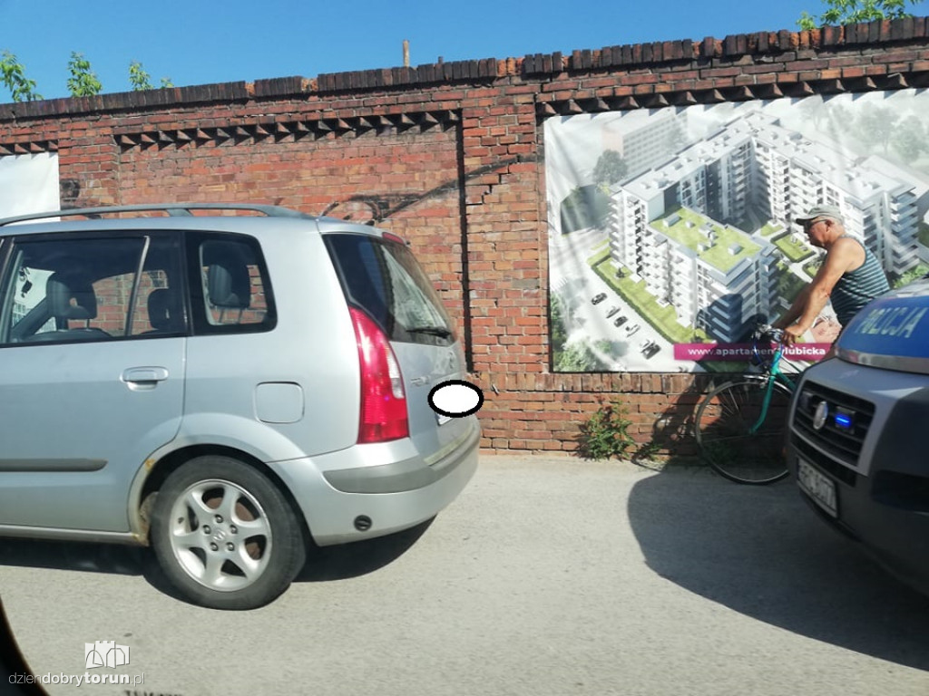 Stłuczka aut na Szosie Lubickiej