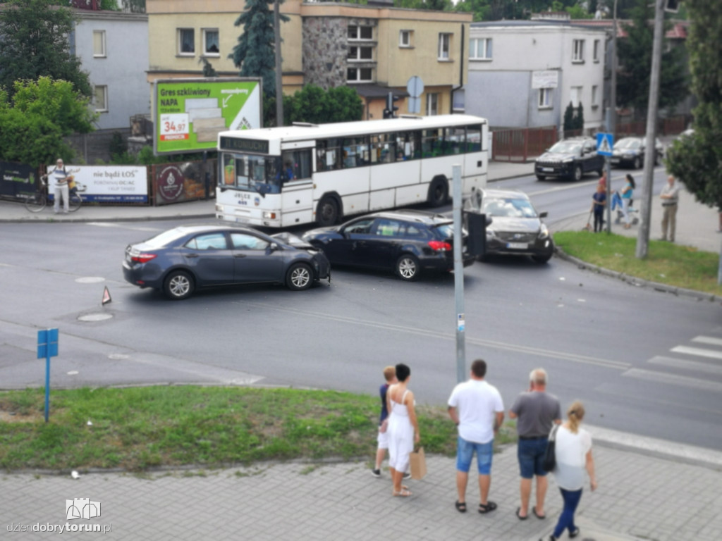 Groźna kolizja na Żwirki i Wigury/Legionów