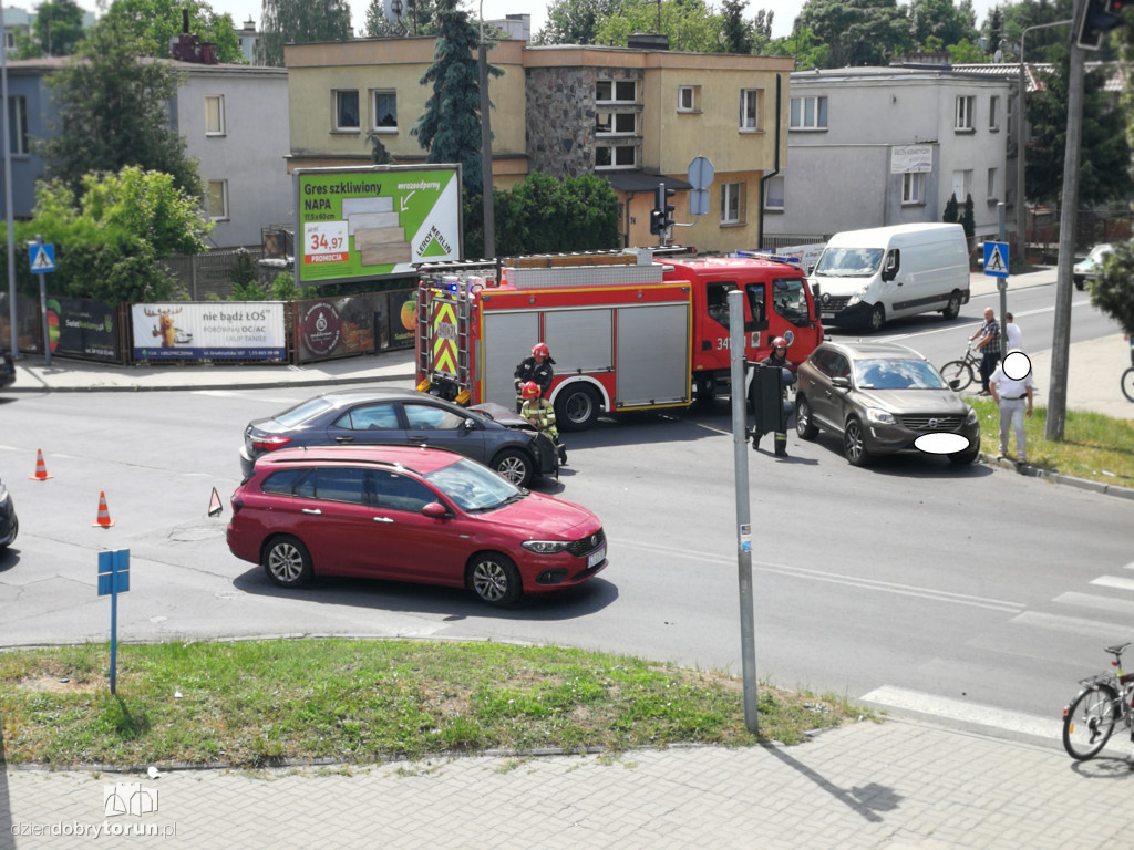 Groźna kolizja na Żwirki i Wigury/Legionów