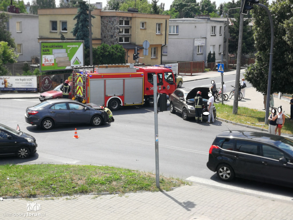 Groźna kolizja na Żwirki i Wigury/Legionów