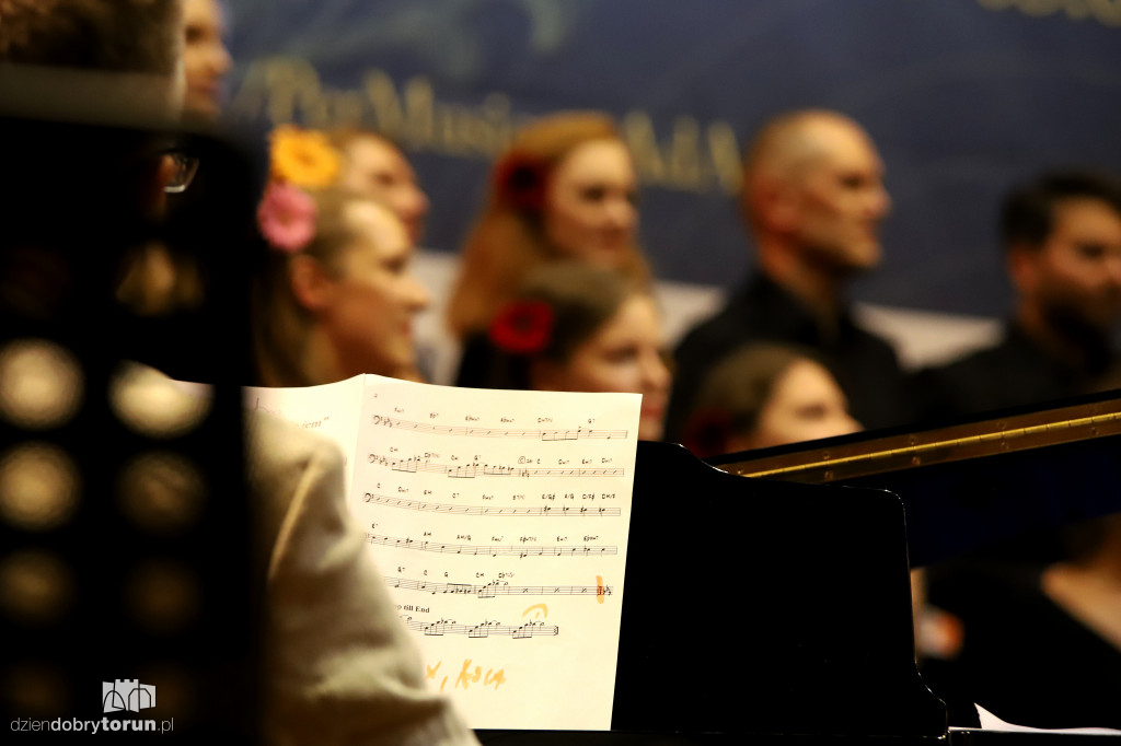 Koncert ,,Swingujące kuranty-prząśniczka w opalach''