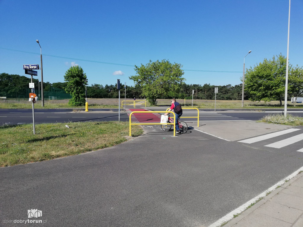 Co dalej z barierkami na ścieżce?