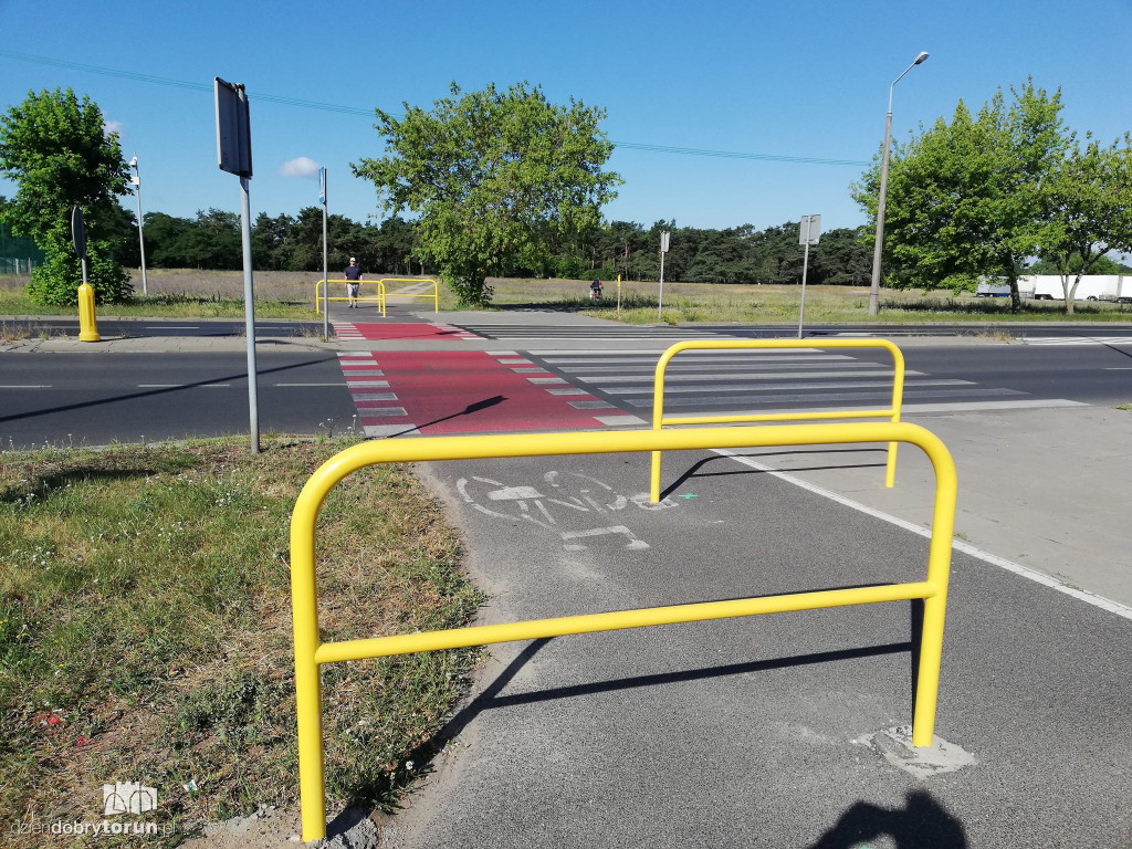 Co dalej z barierkami na ścieżce?