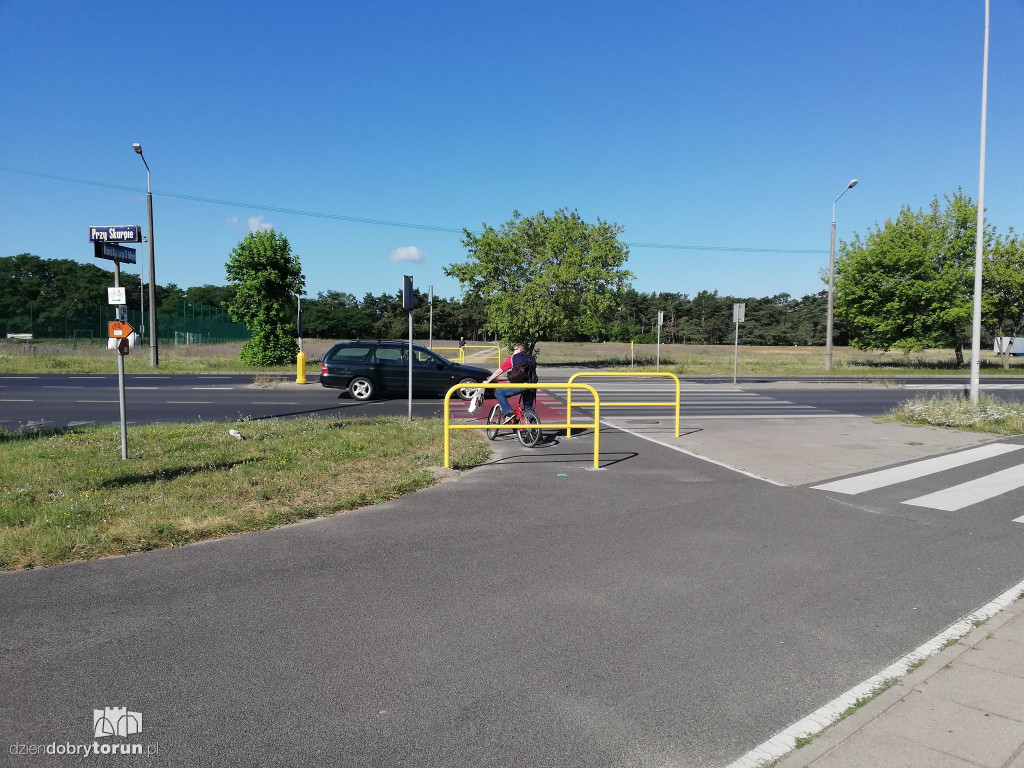 Co dalej z barierkami na ścieżce?
