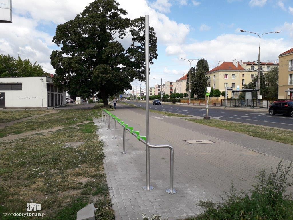 Montują stacje wypożyczalni rowerów