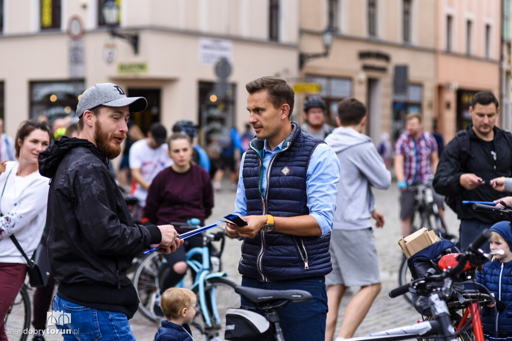 Wakacyjna rowerowa masa krytyczna