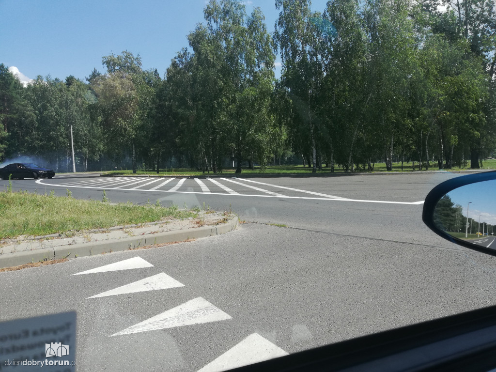 Driftowanie na osiedlu Na Skarpie