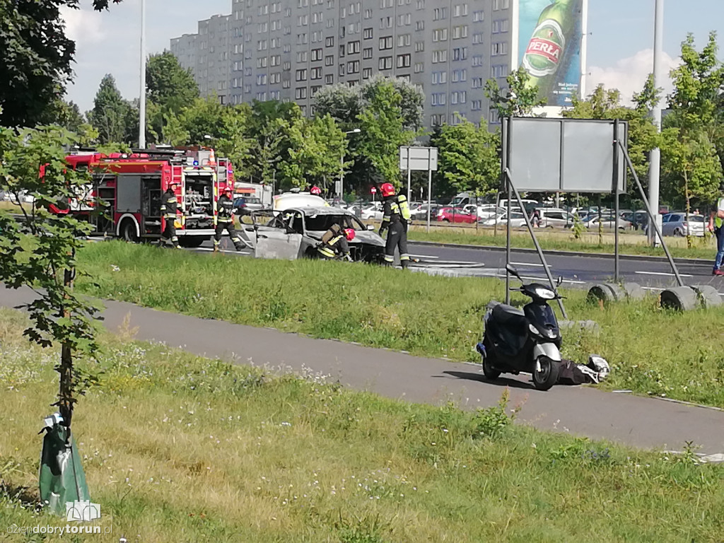 Pożar policyjnego BMW na Szosie Lubickiej