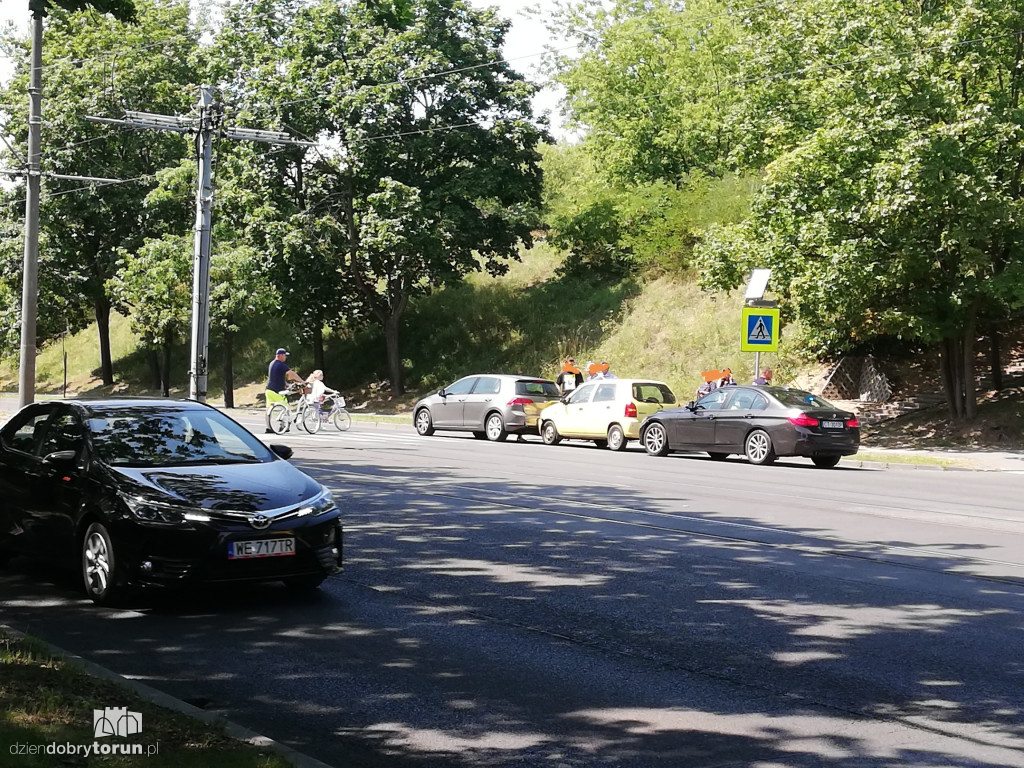 Kolizja dwóch aut na ulicy Traugutta