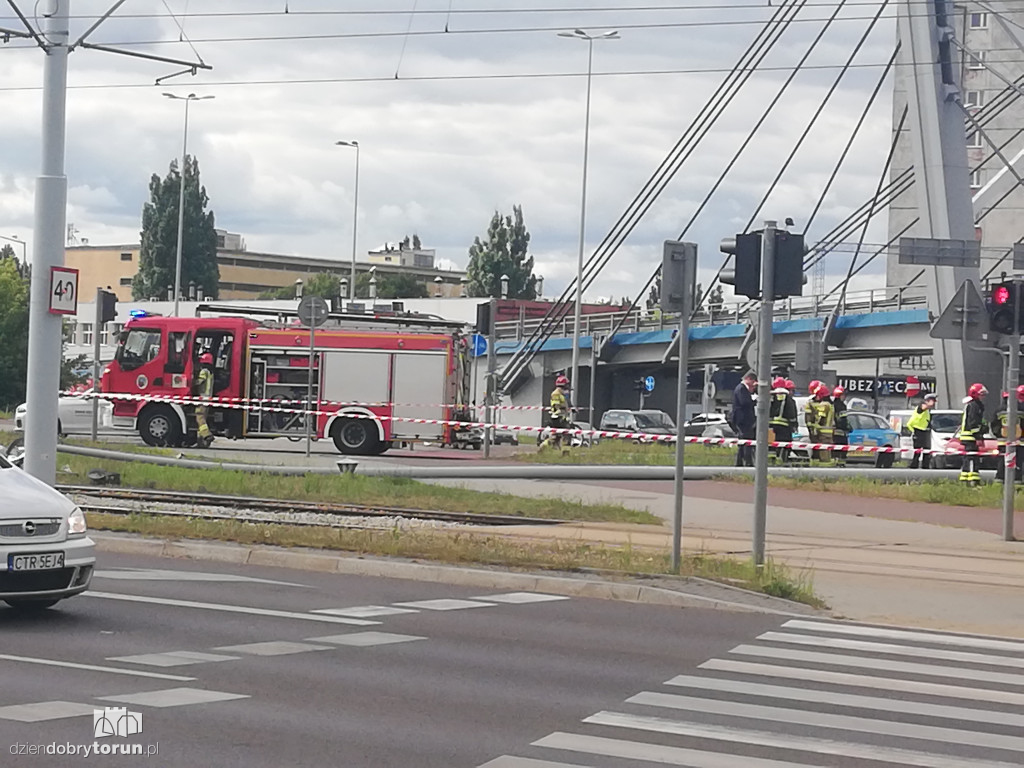 Autobus zderzył się z ciężarówką