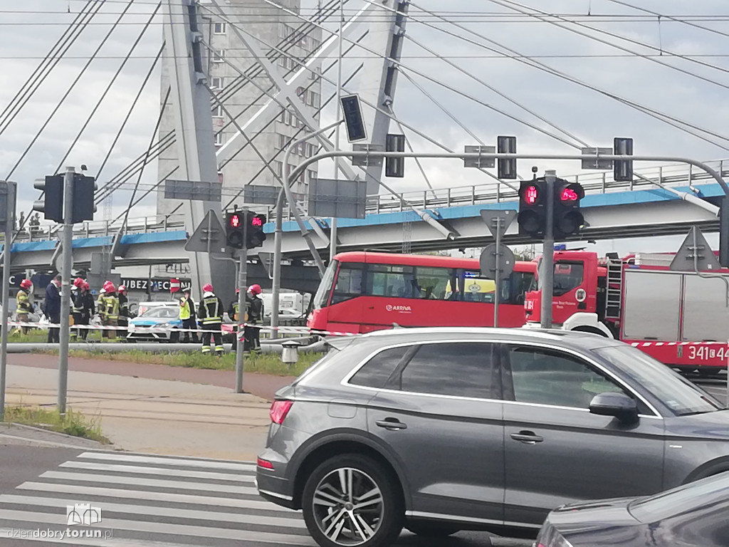 Autobus zderzył się z ciężarówką