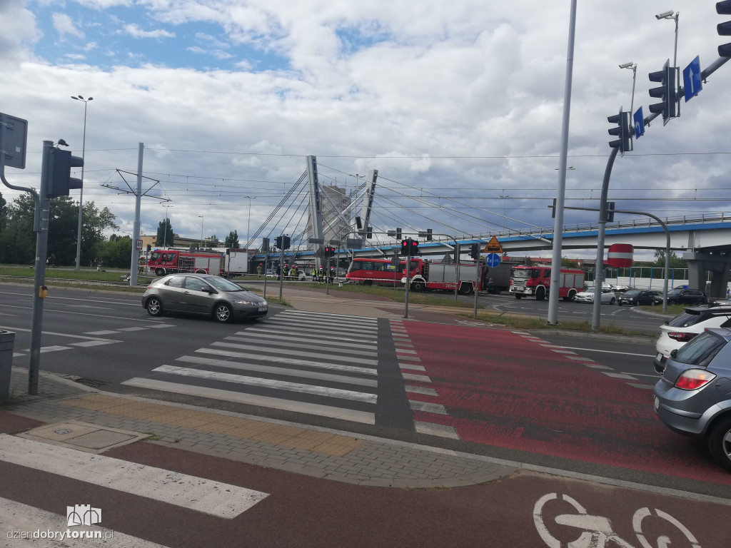 Autobus zderzył się z ciężarówką
