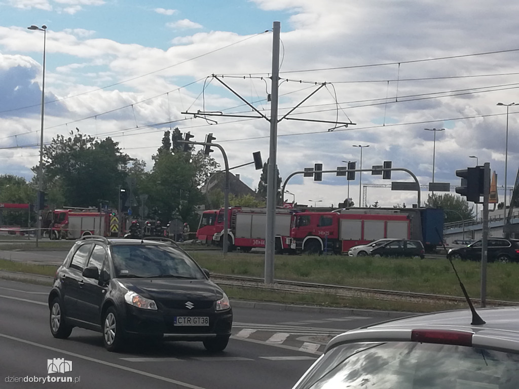 Autobus zderzył się z ciężarówką