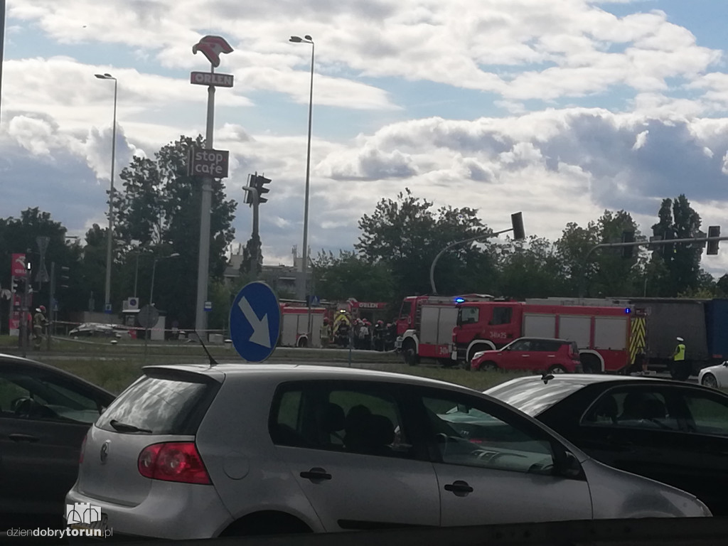 Autobus zderzył się z ciężarówką