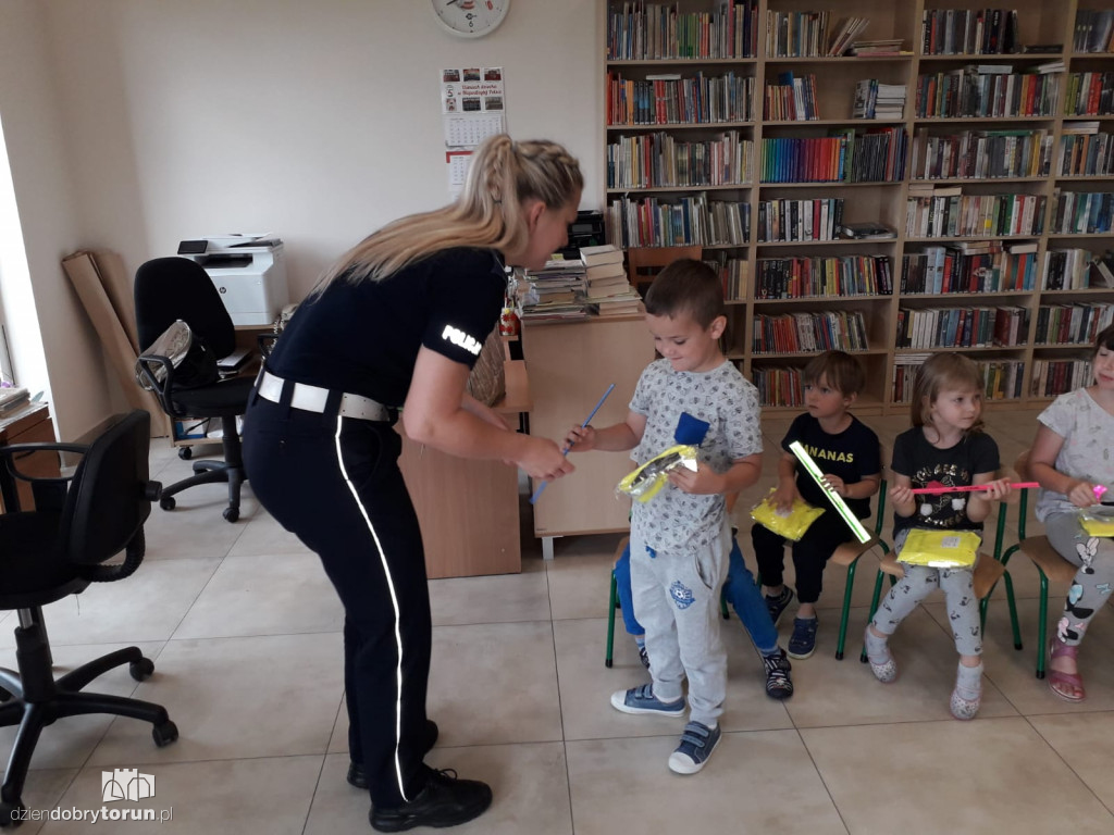 Dzieci z Lulkowa i policjantka