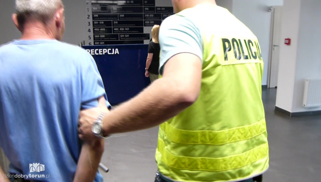 Policjanci zatrzymali oszusta
