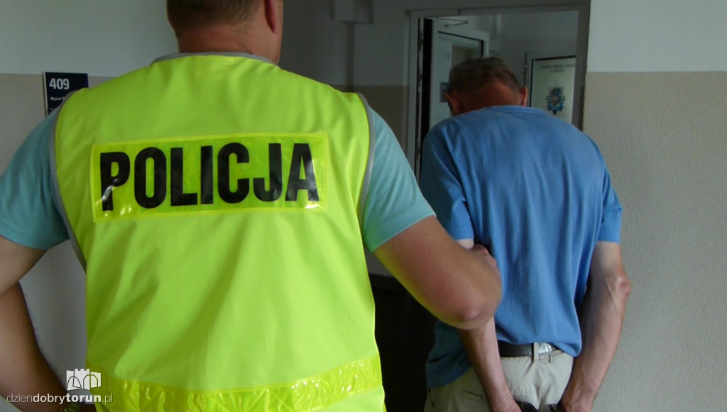 Policjanci zatrzymali oszusta