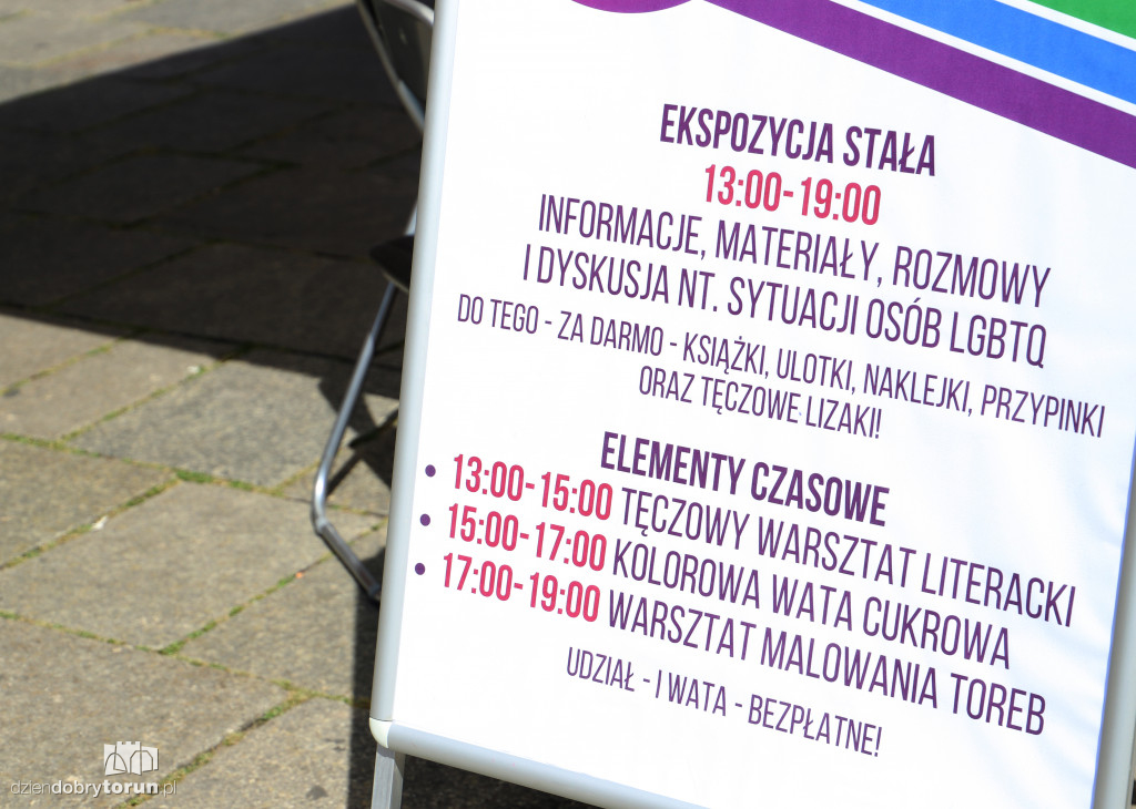 Tęczowy kram na Rynku Staromiejskim