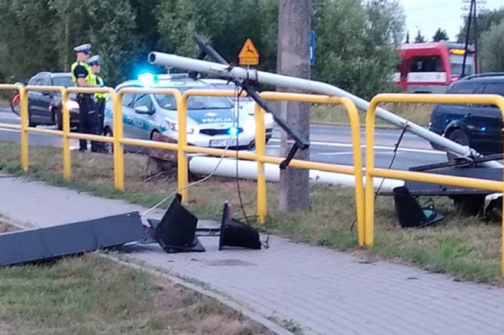 Ciężarówka złamała sygnalizację!