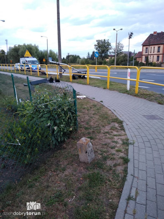 Ciężarówka złamała sygnalizację!