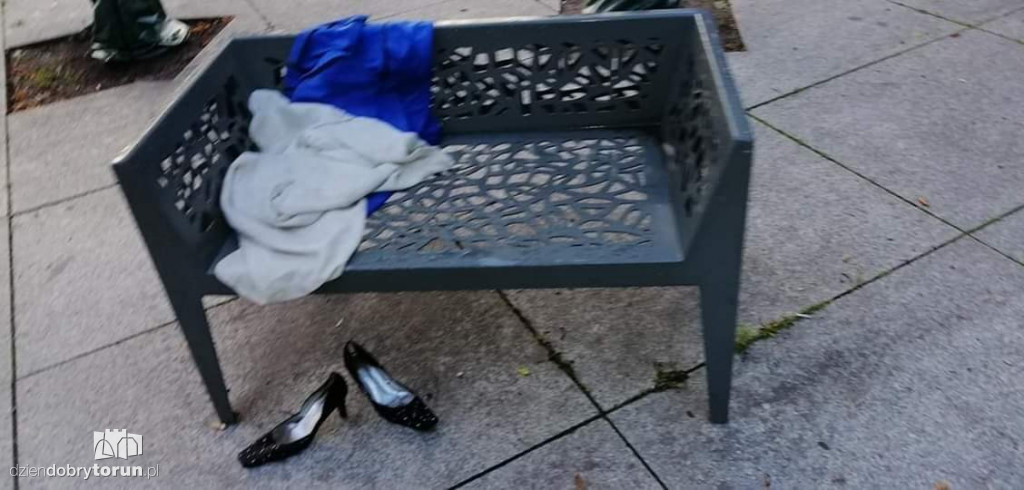 Kto zabalował w parku na Bydgoskim?