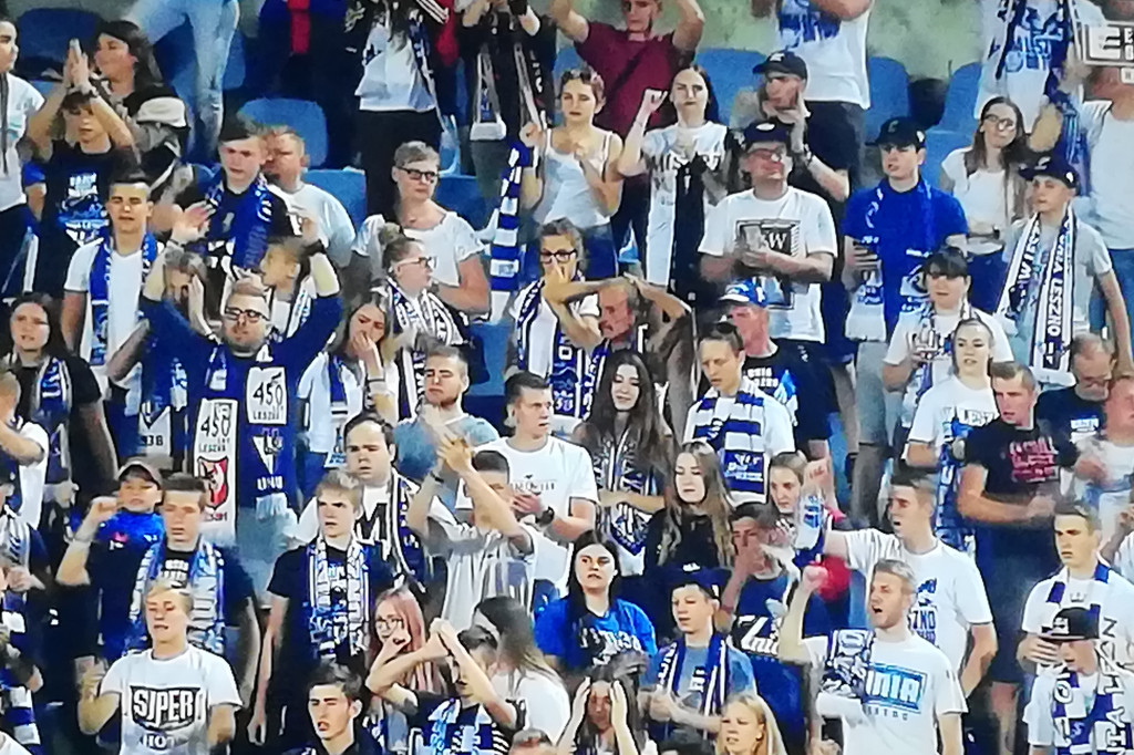Gorąca atmosfera na meczu w Lesznie