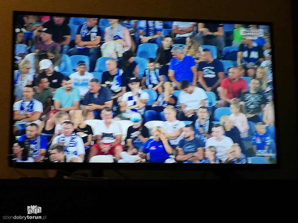 Gorąca atmosfera na meczu w Lesznie