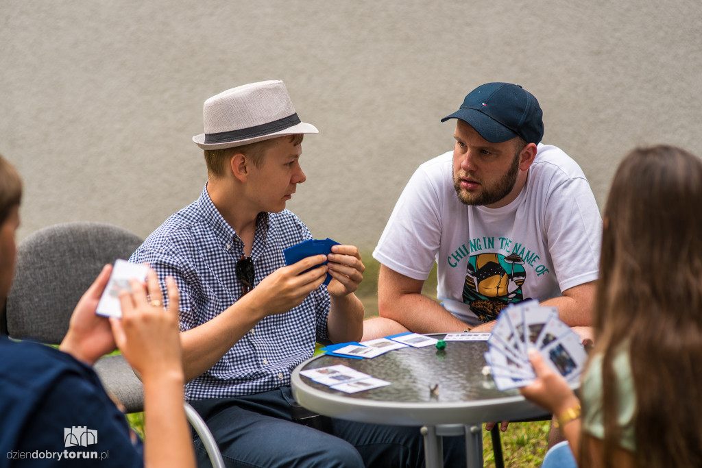 Planszówki na trawie w Książnicy