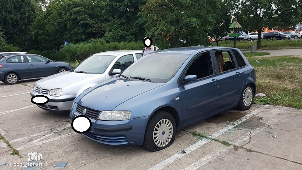 Spalone samochody na Rubinkowie