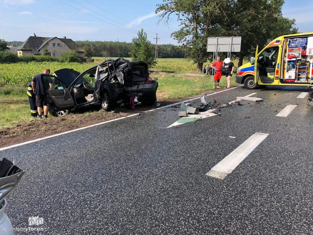 Wypadek dwóch aut osobowych na DK10