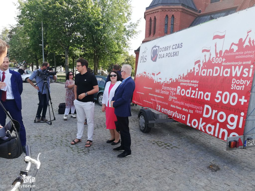 Konferencja prasowa PiS przed wyborami