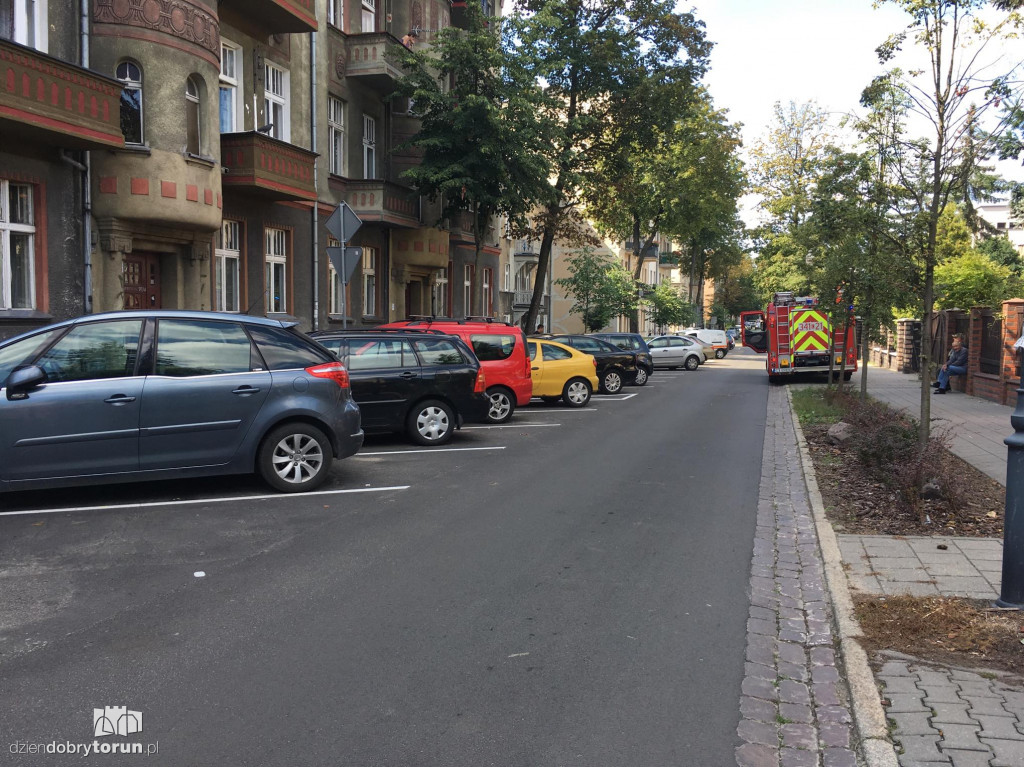 Ulatniający się gaz w kamienicy