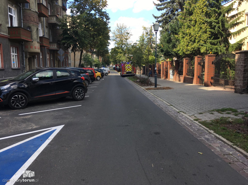 Ulatniający się gaz w kamienicy