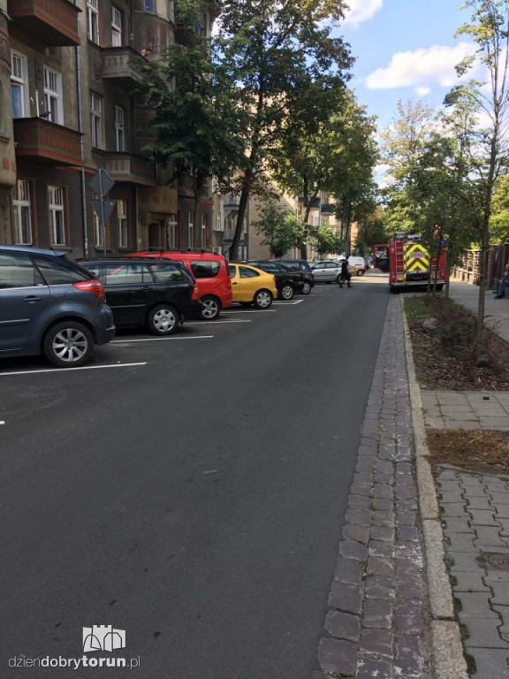 Ulatniający się gaz w kamienicy