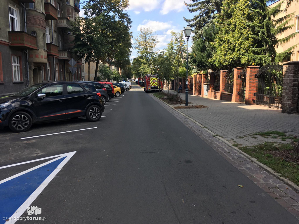 Ulatniający się gaz w kamienicy