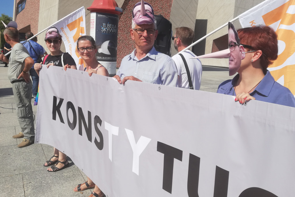 KOD manifestował przed CKK Jordanki