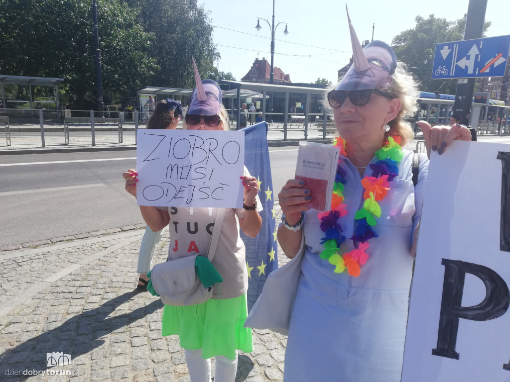 KOD manifestował przed CKK Jordanki