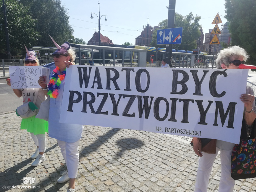 KOD manifestował przed CKK Jordanki